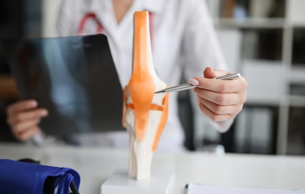 doctor-traumatologist-examines-xray-legs-model-knee-joint_151013-57591